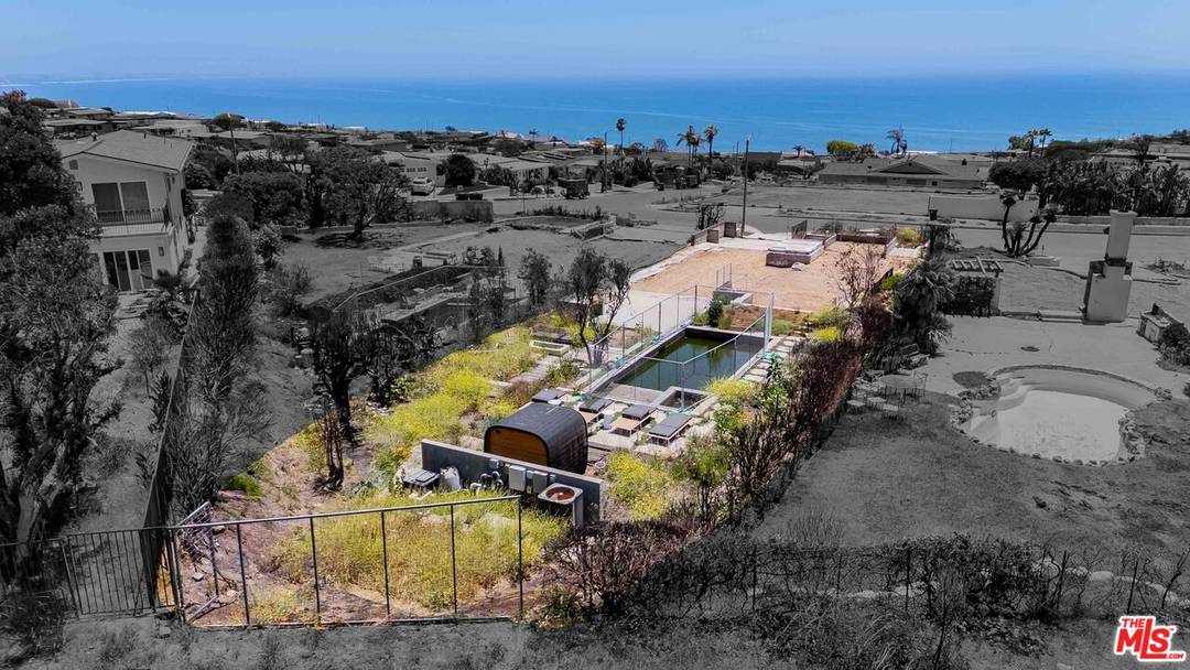 18301   Clifftop Way Malibu La