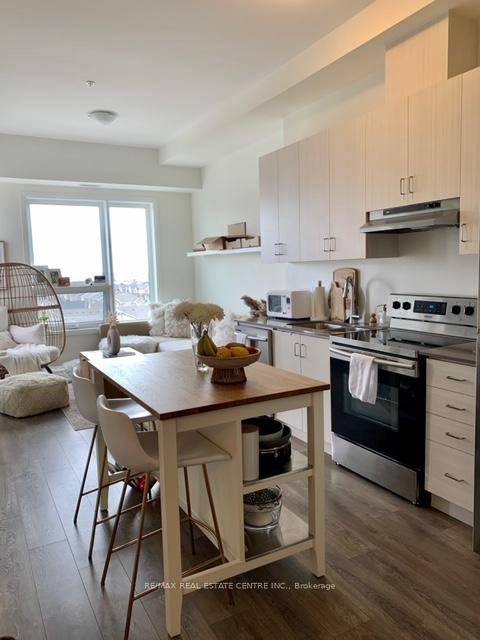 Immaculate top floor one bedroom den suite, approx.