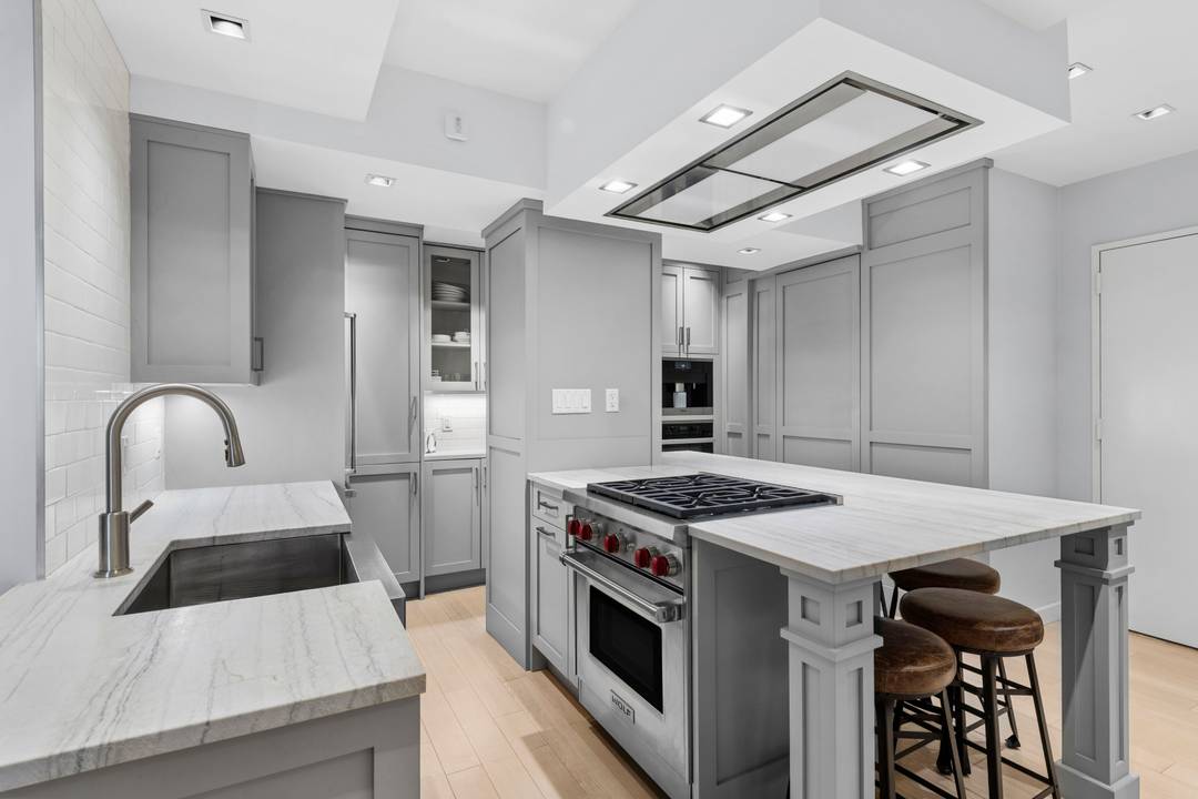 Residence 14B at 106 Central Park South offers a truly one of a kind opportunity directly across from Central Park.