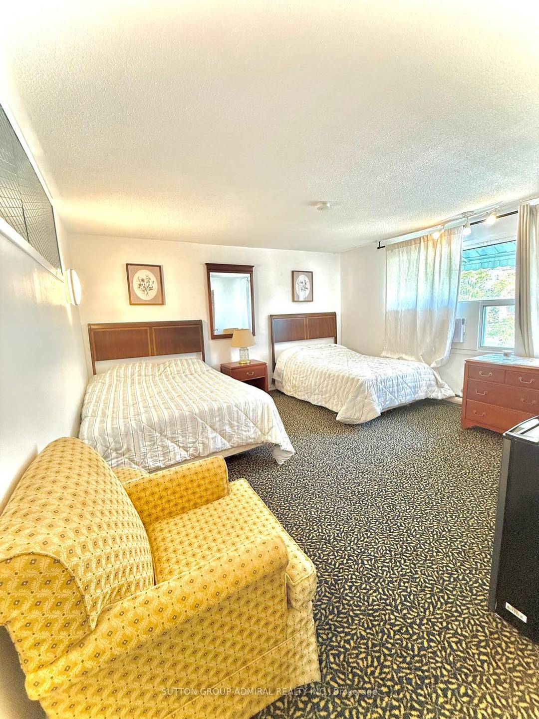 6 fully furnished rooms available nightly, bi weekly, or monthly Prices vary by room Master room with private bathroom Shared kitchen ; each room has a private fridge Free high ...