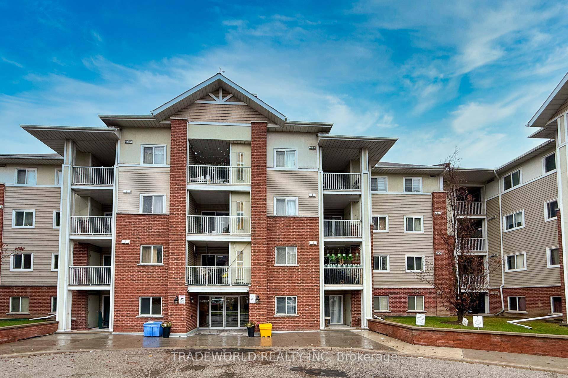 Contemporary Design 2 Den Can Be Used 3rd Bedroom West Views Bright amp ; Spacious Open Concept Functional Layout Den Is A Versatile Space That Can Be Used As A ...