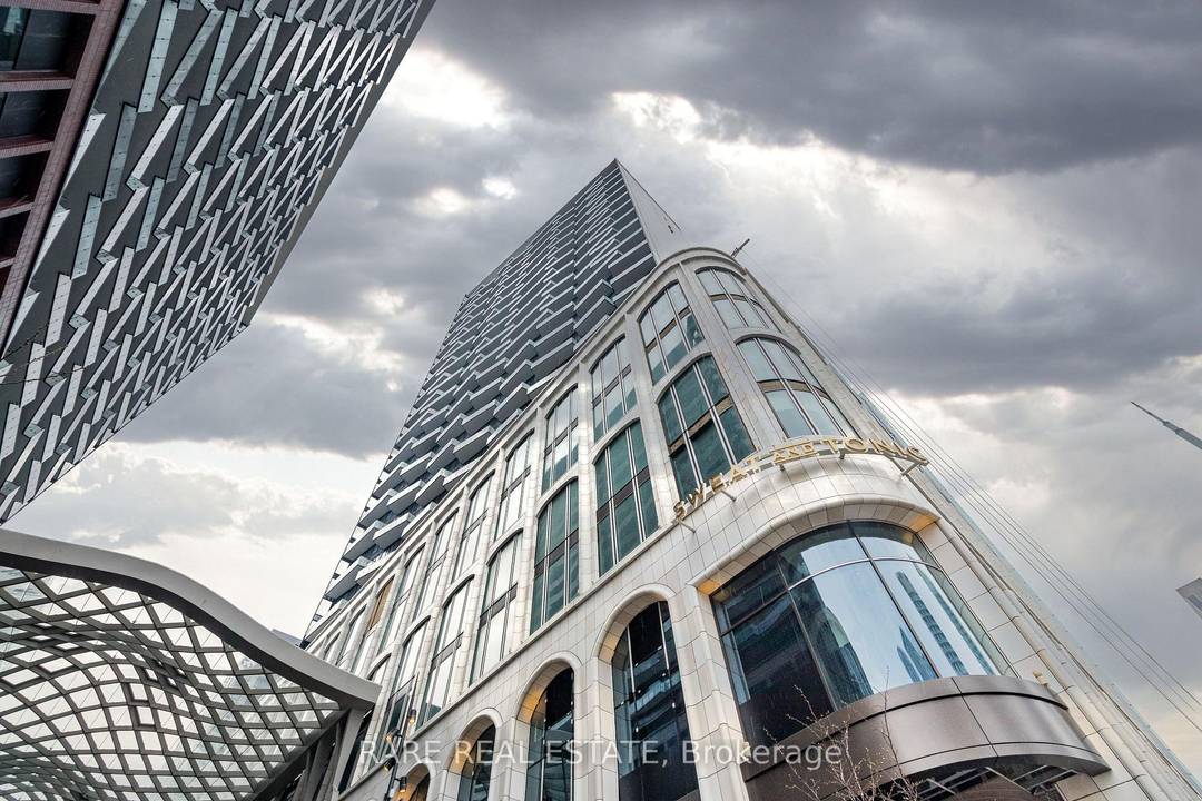 Welcome To PH10 470 Front Street West !