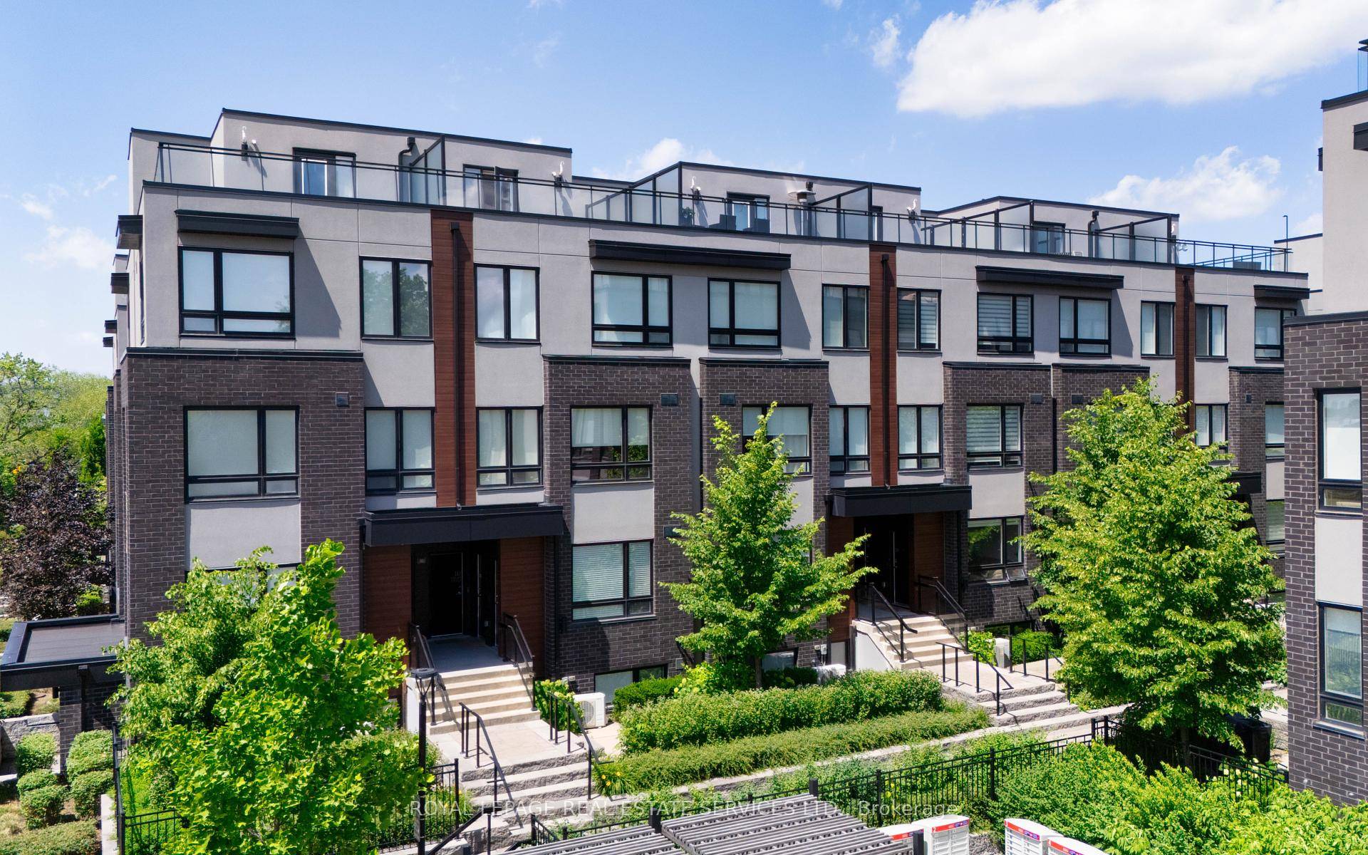 Welcome to this stylish 3 storey Briar Hill City Towns condo townhouse offering approx.