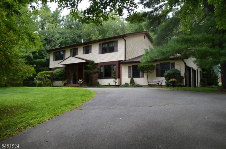 Classic 3, 281 sf Center Hall Colonial on 3 4 acre cul de sac lot.