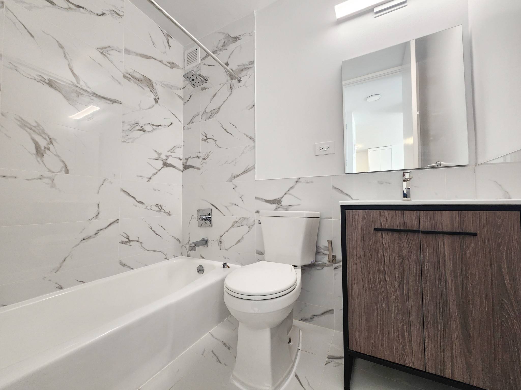 Large renovated one bedroomStep into luxury with this expansive one bedroom apartment, perfectly situated in the heart of the Upper East Side.