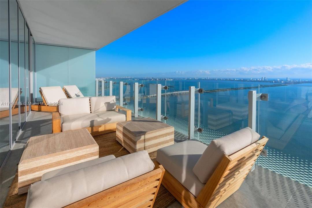 This exquisite 2 bed Den, 3.