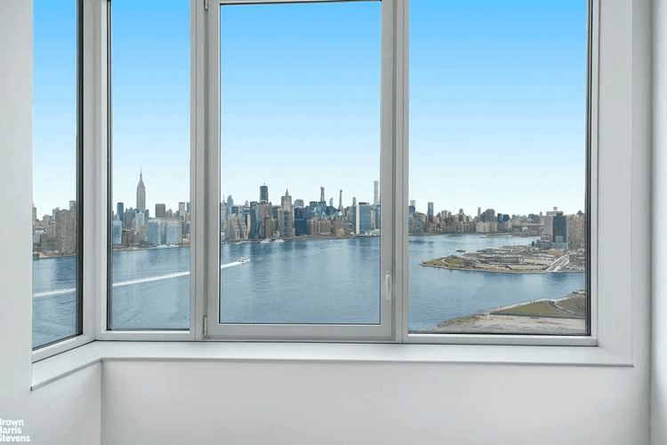 Welcome home to The Greenpoint, a luxury waterfront condominium ideally located at 21 India Street with the NYC Ferry at your doorstep and the subway just two blocks away, offering ...