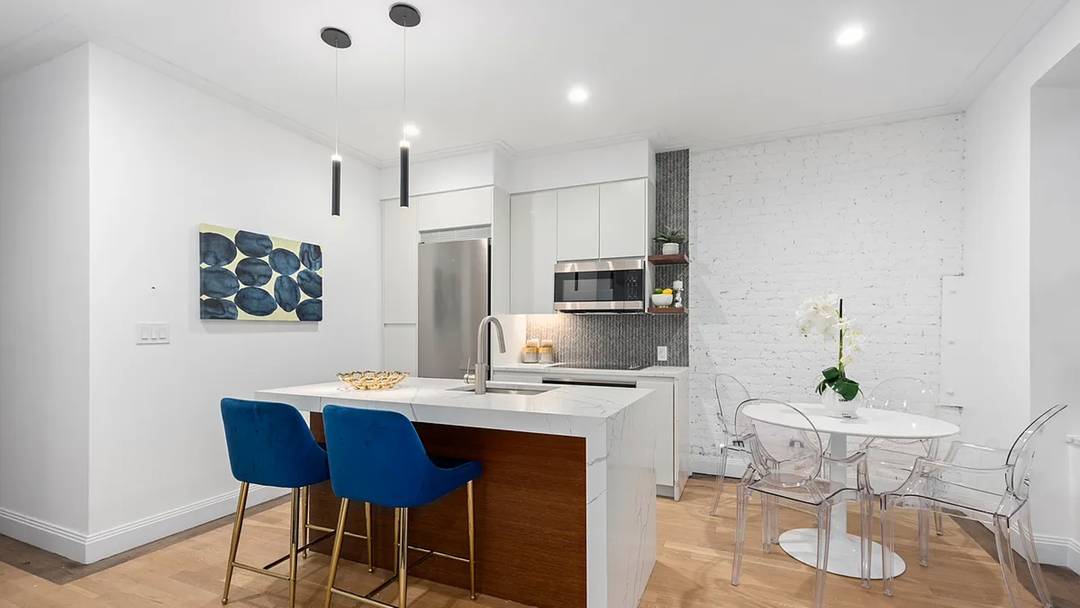 Live in the history of West Chelsea with new modern finishes and precision renovations.