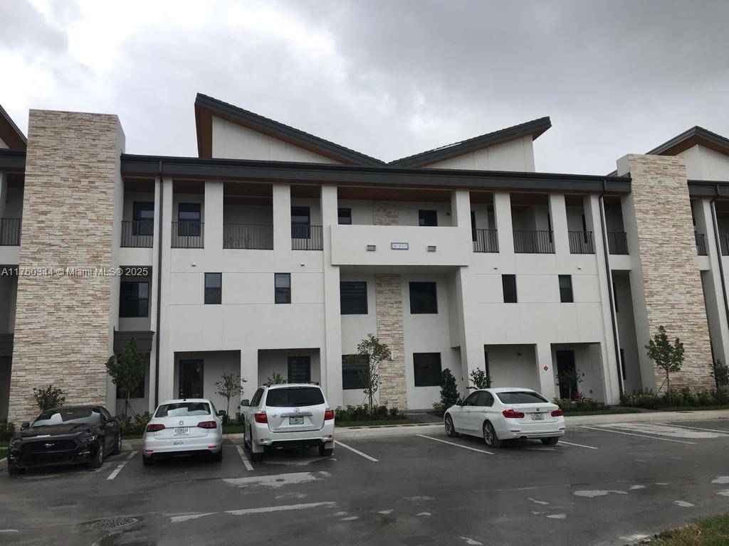 Spacious condo located in the prestigious city of Doral.