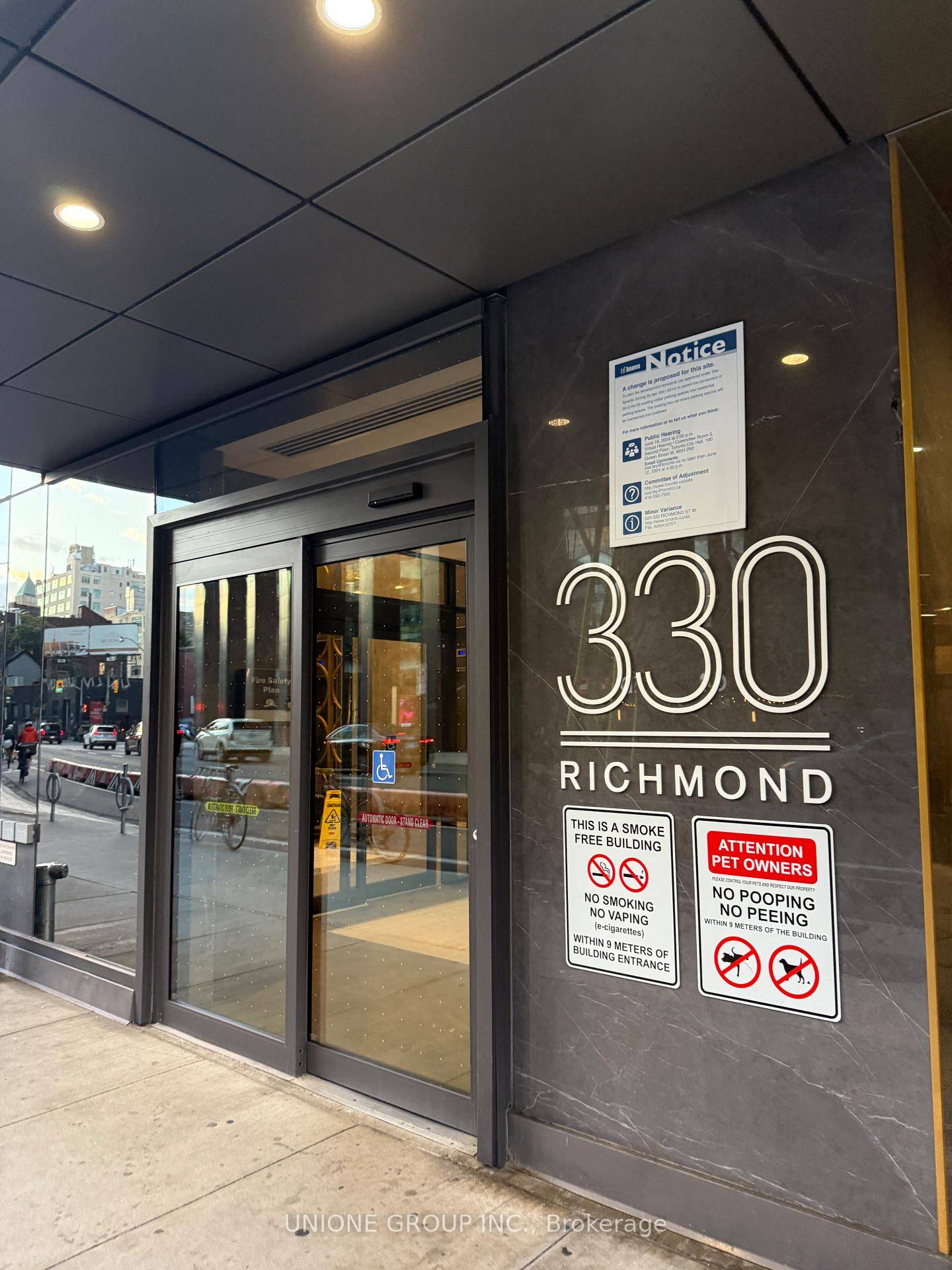 Luxury condo in the heart of downtown Toronto open concept with lots of sunshine, bright spacious rooms, amazing city view from 88 ft.