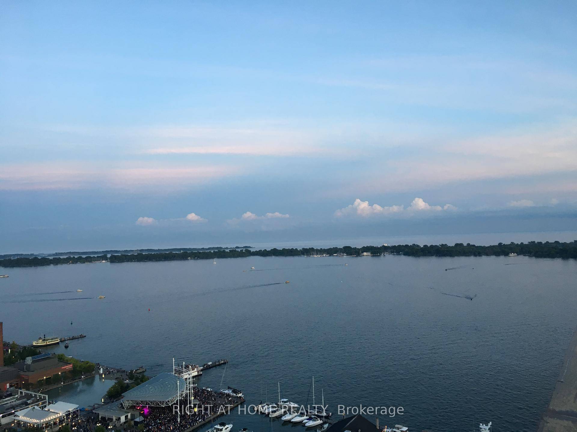 Stunning sub penthouse at 270 Queens Quay W !
