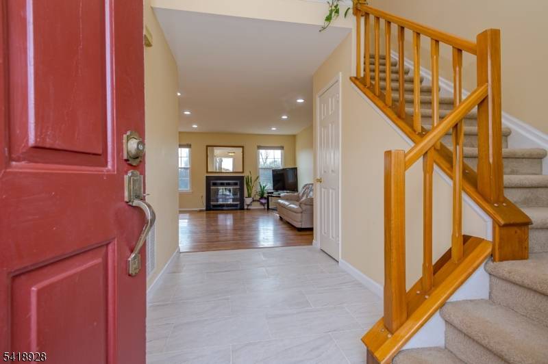 Beautifully Updated 2BR 2.