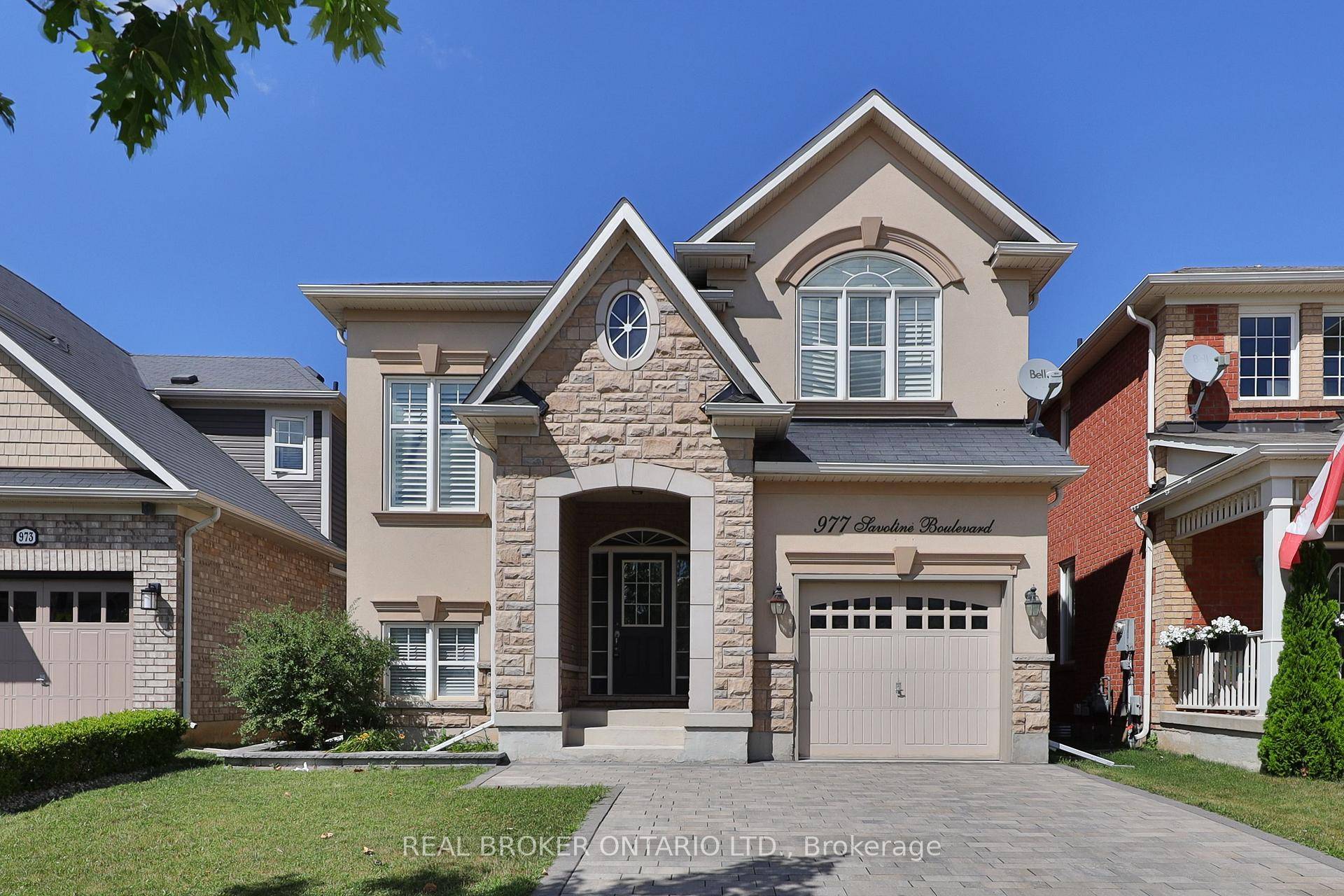 Welcome to 977 Savoline Blvd, a beautiful detached home in sought after Harrison, close to the escarpment, schools, trails, library, hospital, and shops.