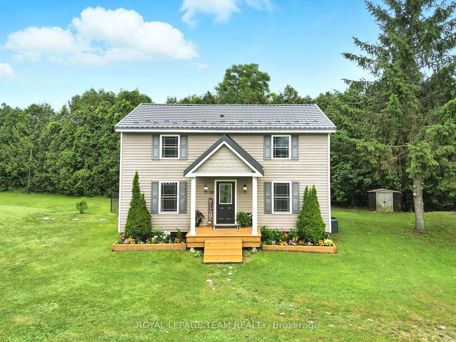Charming amp ; Move In Ready 3 Bedroom Home !