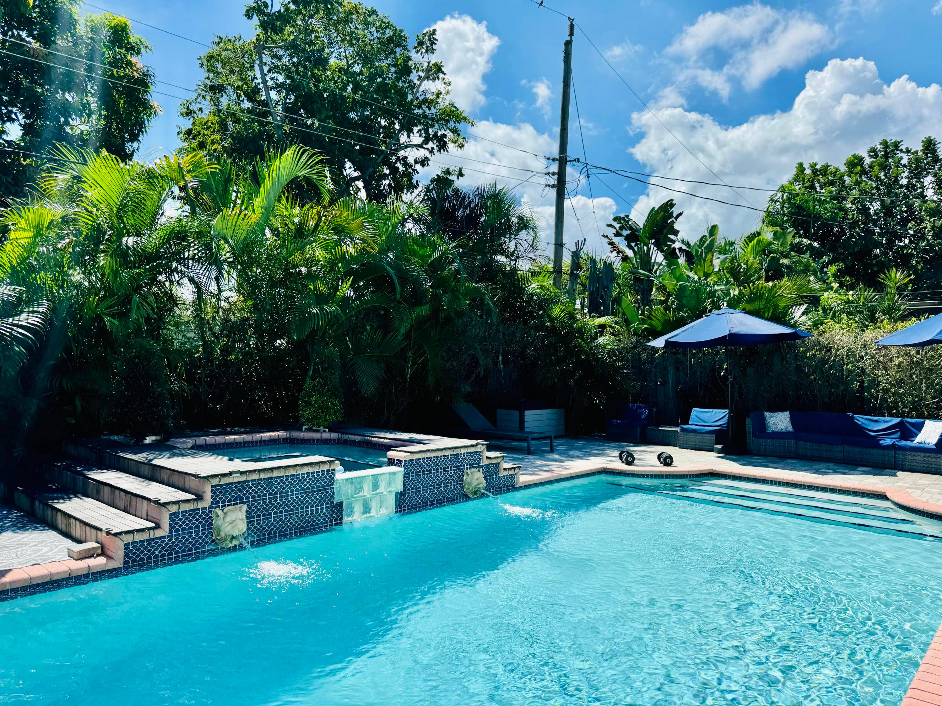 Charming 3 bedroom plus den, 3 bath single story home just minutes from the beach !