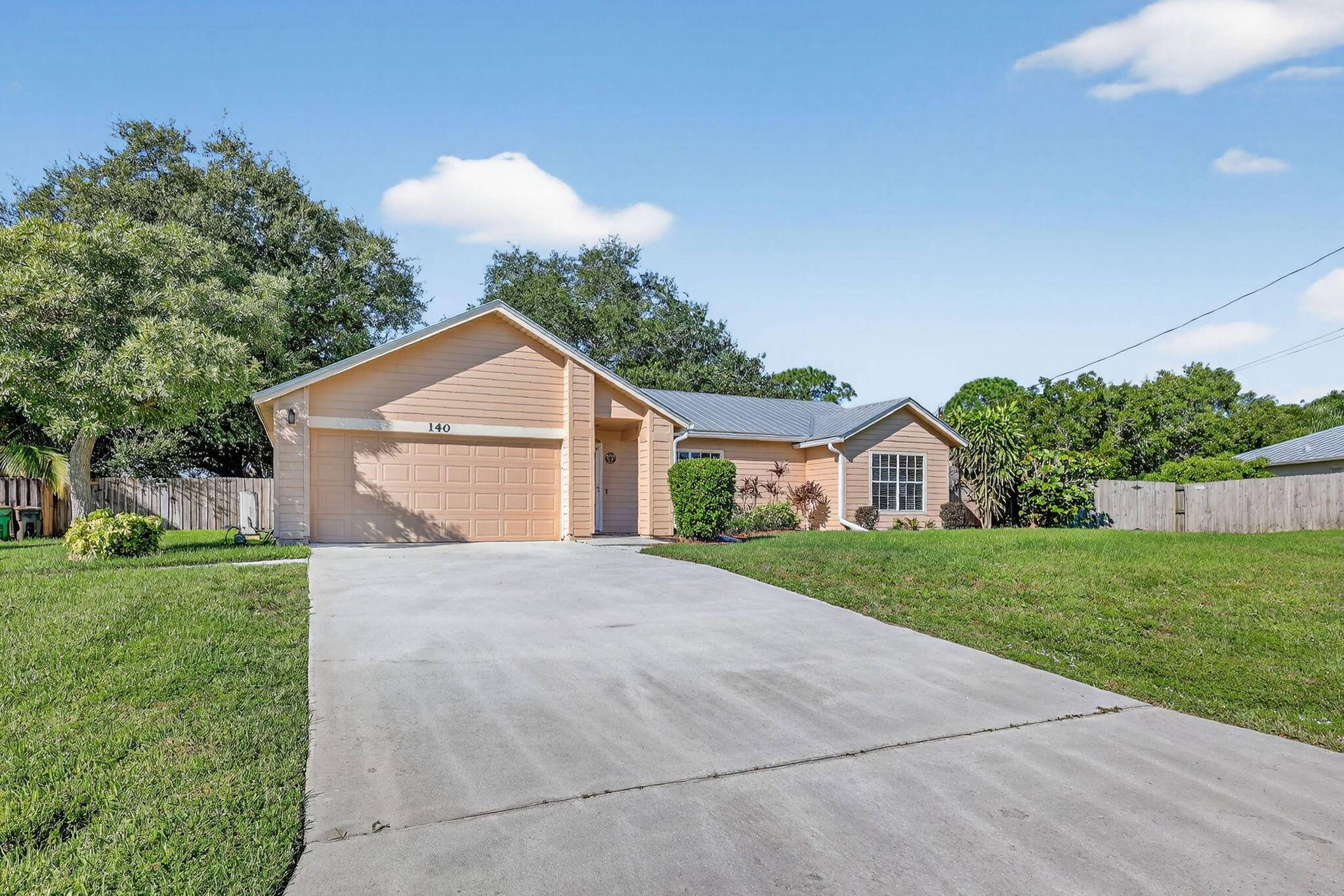 This adorable, move in ready home is just waiting for new owners !