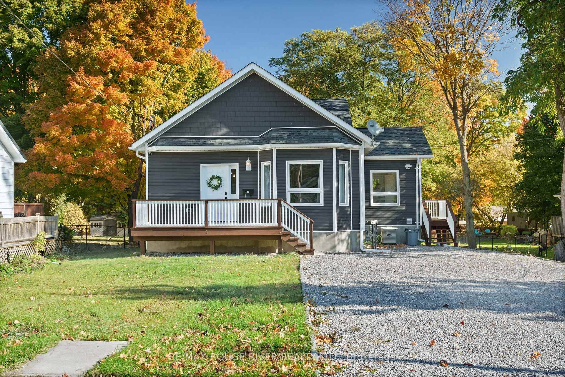 LEGAL DUPLEX IN PRIME LOCATION !