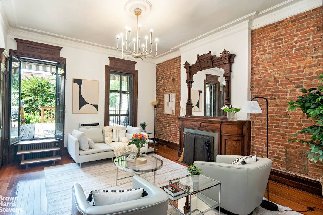 SHOWINGS BY APPOINTMENT ONLY !