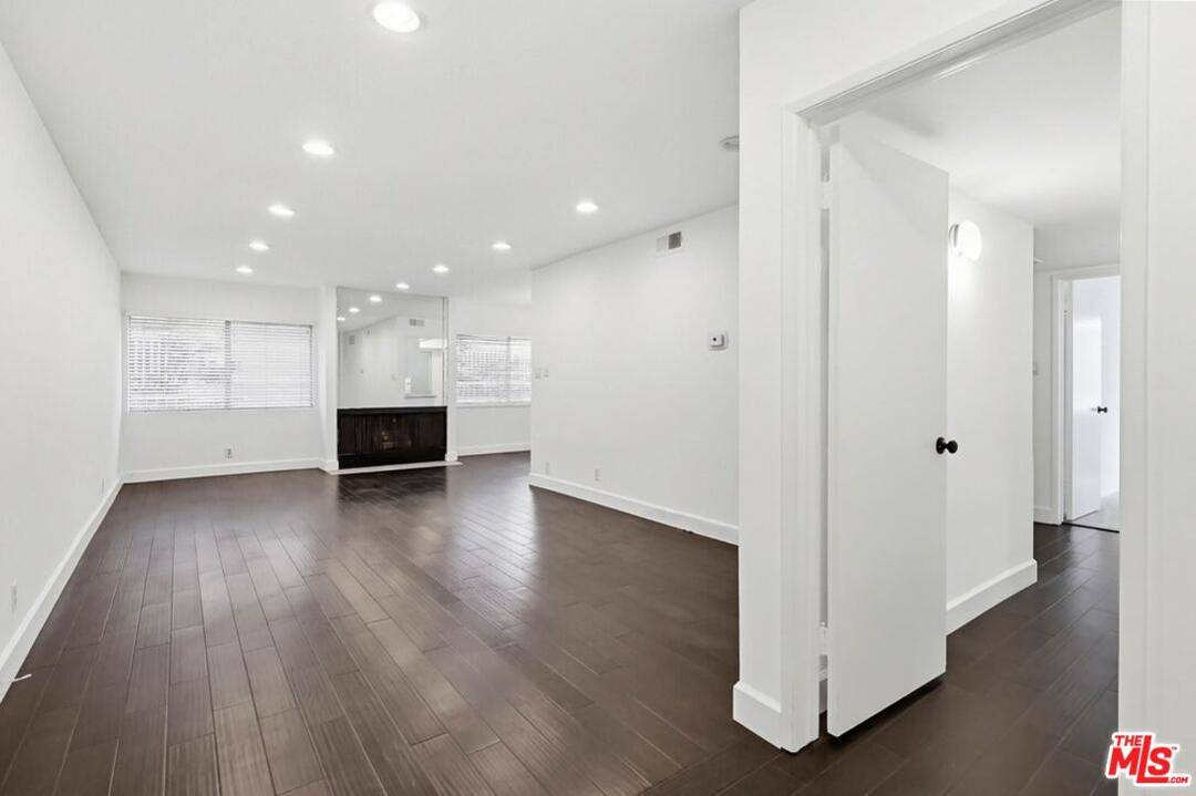 11656   Montana Ave 2BR Brentwood La