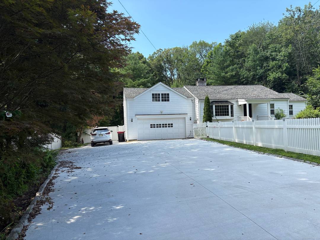 This renovated smart home located in a central location of sought after New Canaan offers an open kitchen layout with stainless steel appliances, bright living room with a charming fireplace, ...