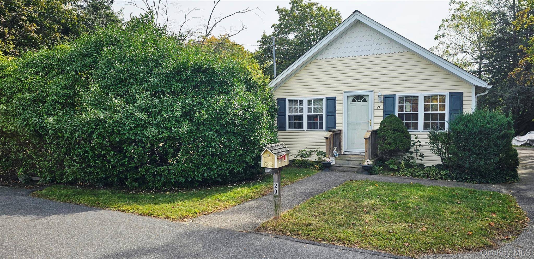 Charming Cottage on a Parklike Corner Lot !