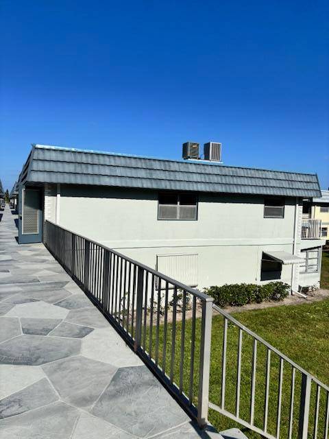 SECOND FLOOR, CORNERT UNIT WITH A GARDEN VIEW, CLUB HOUSE WITH SHOWS, FITNESS CENTER, MOVIES, LIBRARY AND SO MUCH MORE,,,, CLOSE TO ALL SHOPPINGS, RESTORAINTS, DOWNTOWN AND BEACHES, DOWNTOWN AND ...