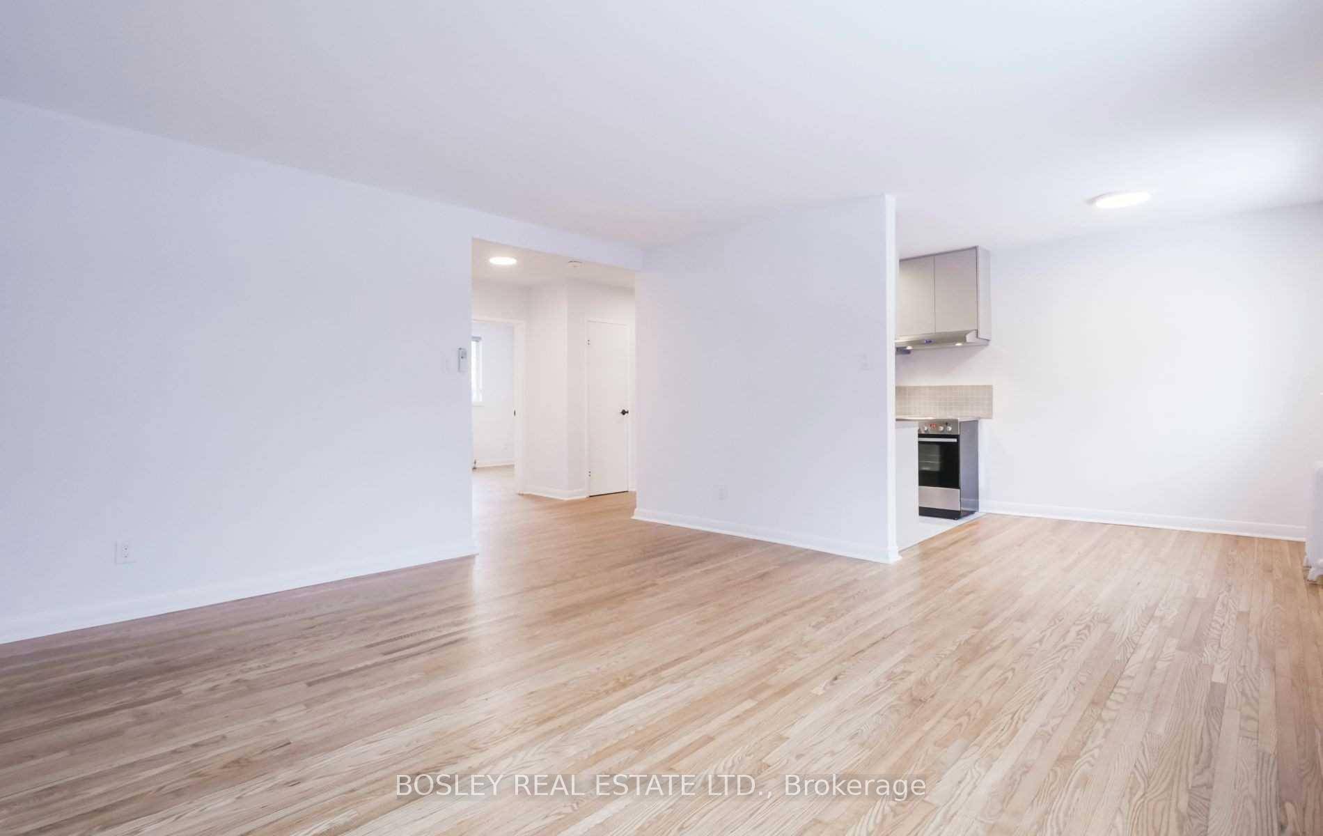 Newly Renovated Air Conditioned Large 2 Bedroom Unit In A Boutique 6 Unit Building.