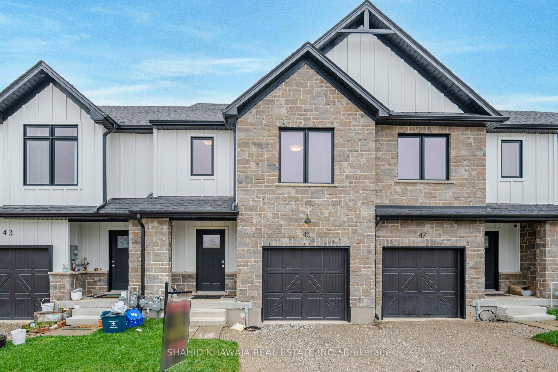 View Multimedia Tour ! Wow Absolutely Gorgeous Stunning Townhome Located In The High Demand Neighborhood Of Cambridge Boasting 3 Bedrooms 2 Full Bath on the 2ND Floor Premium Elevation W ...