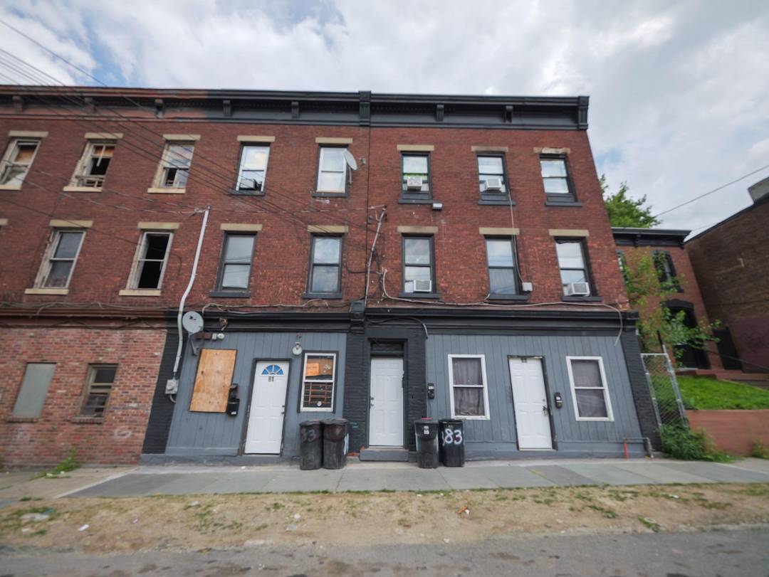 Six units available on William St in the city of Newburgh !