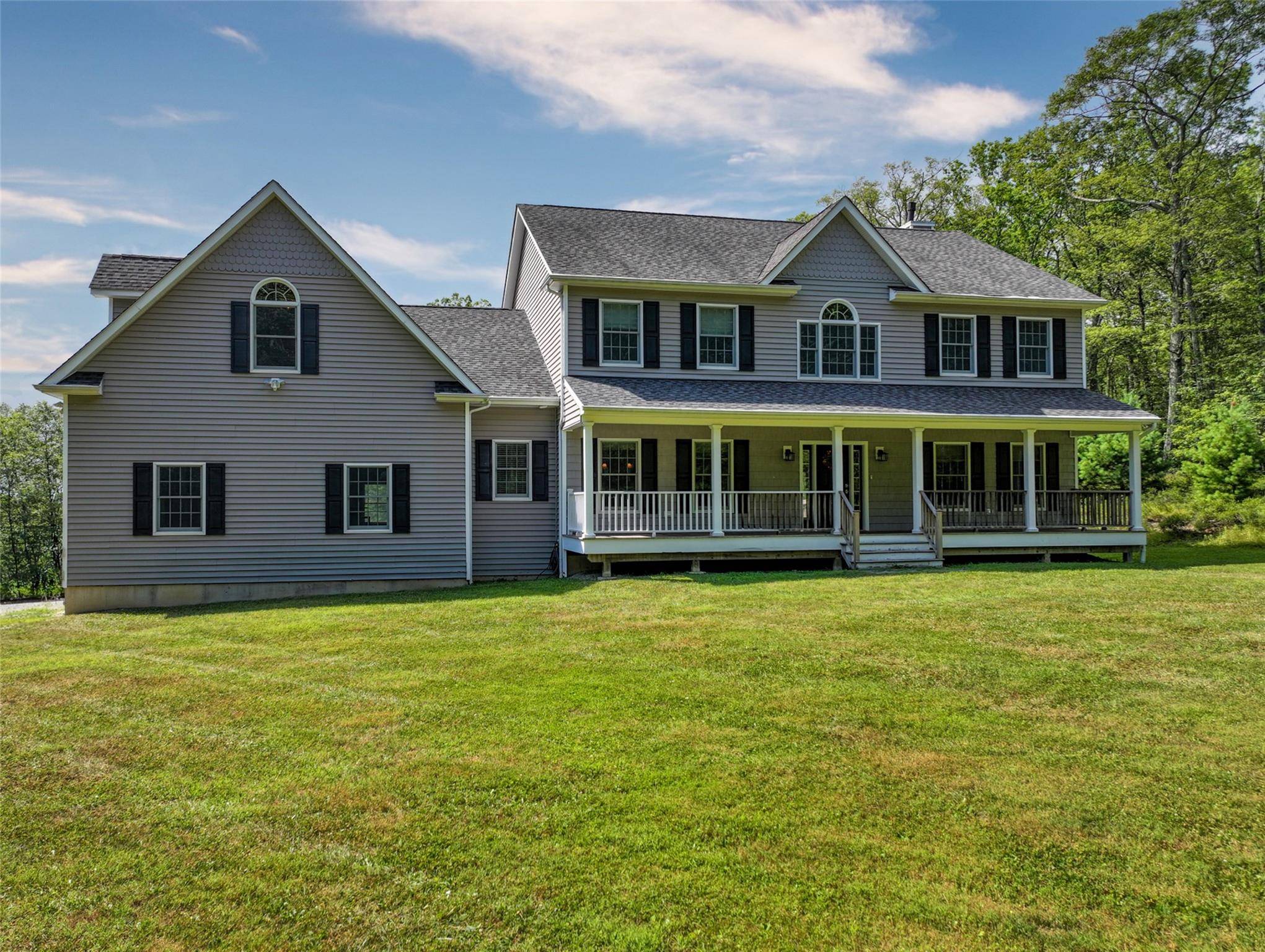 Welcome to this stunning 3 bedroom, 2.