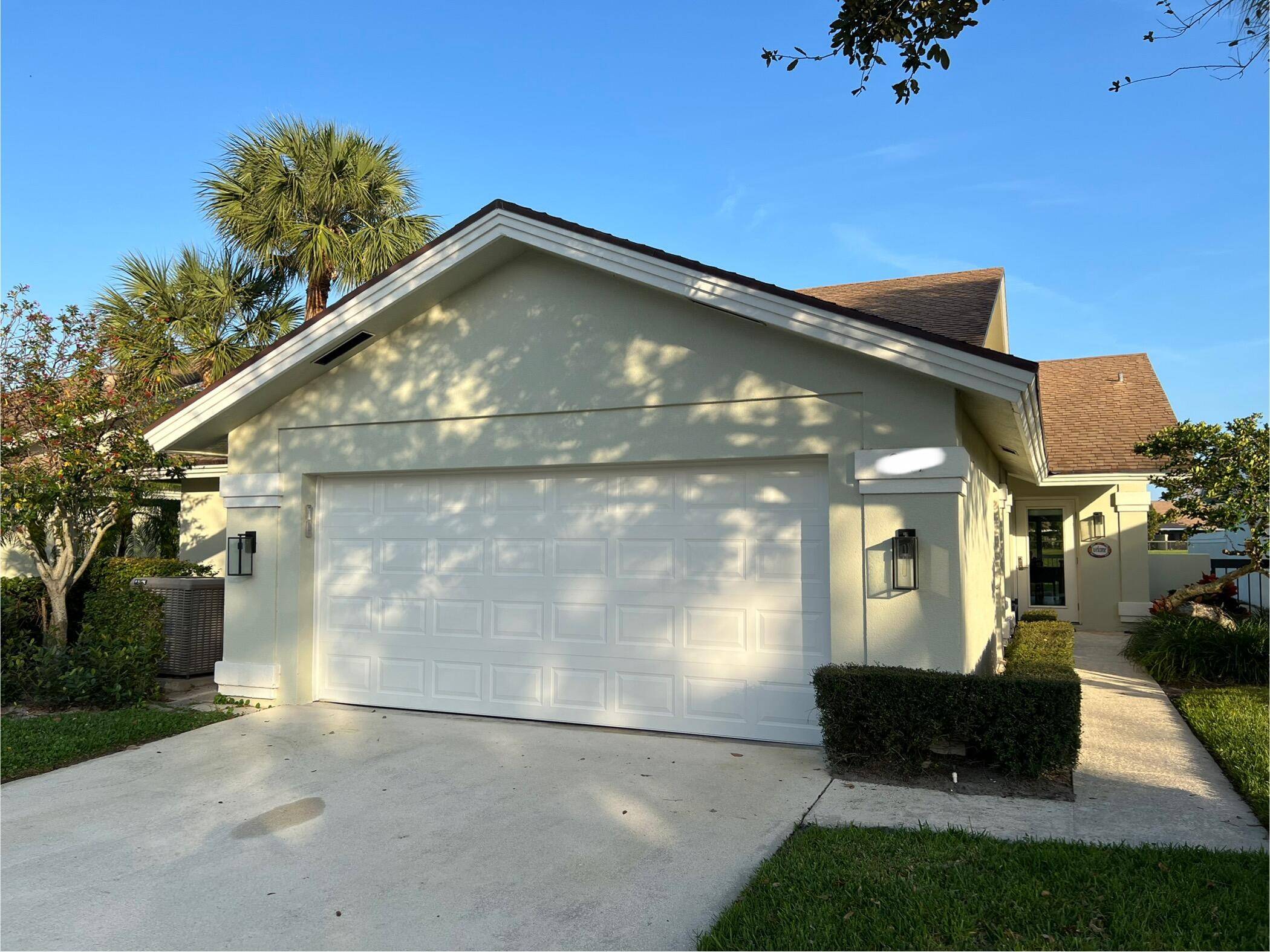 If you're looking for the perfect home to experience all that Jupiter has to offer, look no further !
