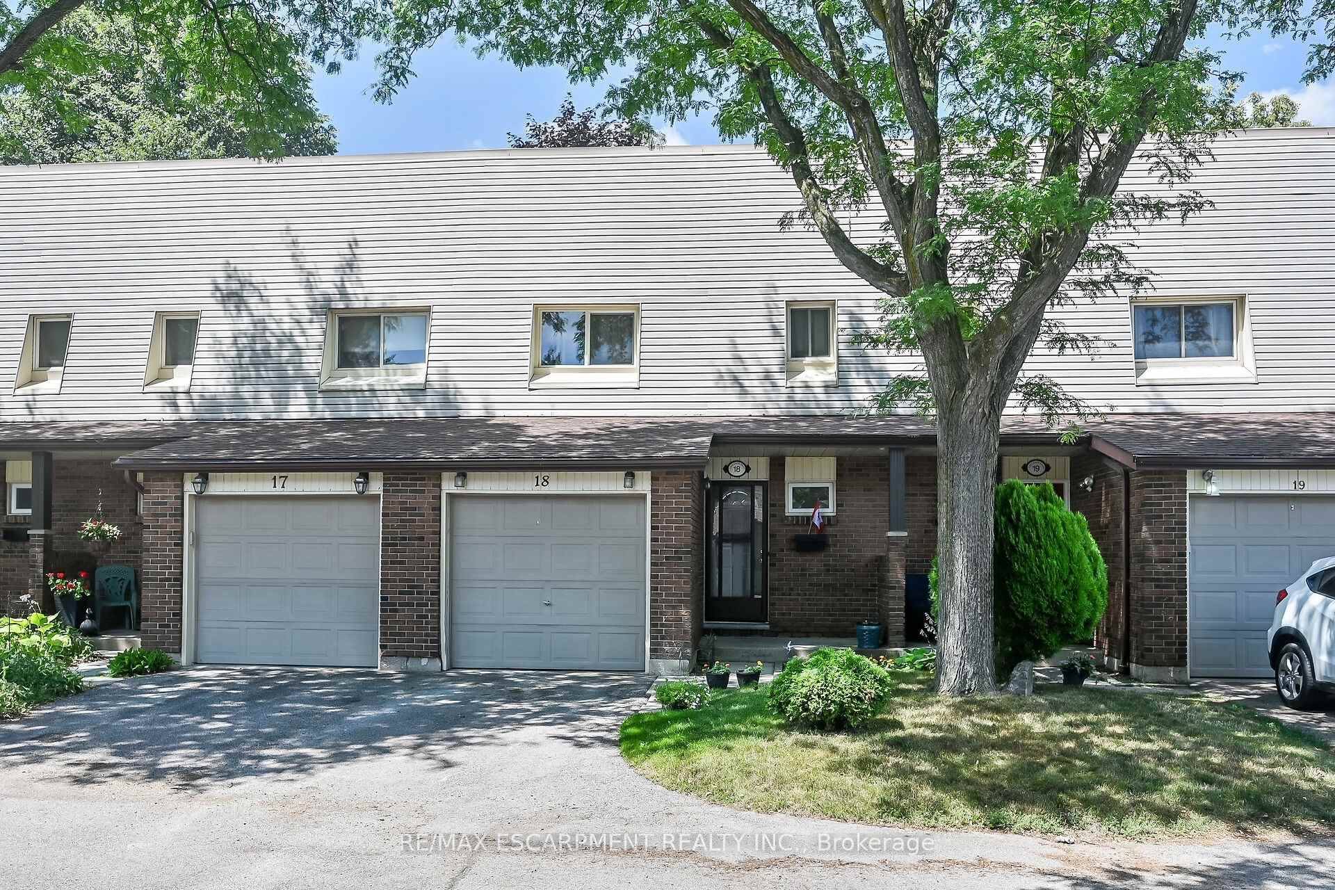 Very well kept fully finished 3 bedroom, 1.