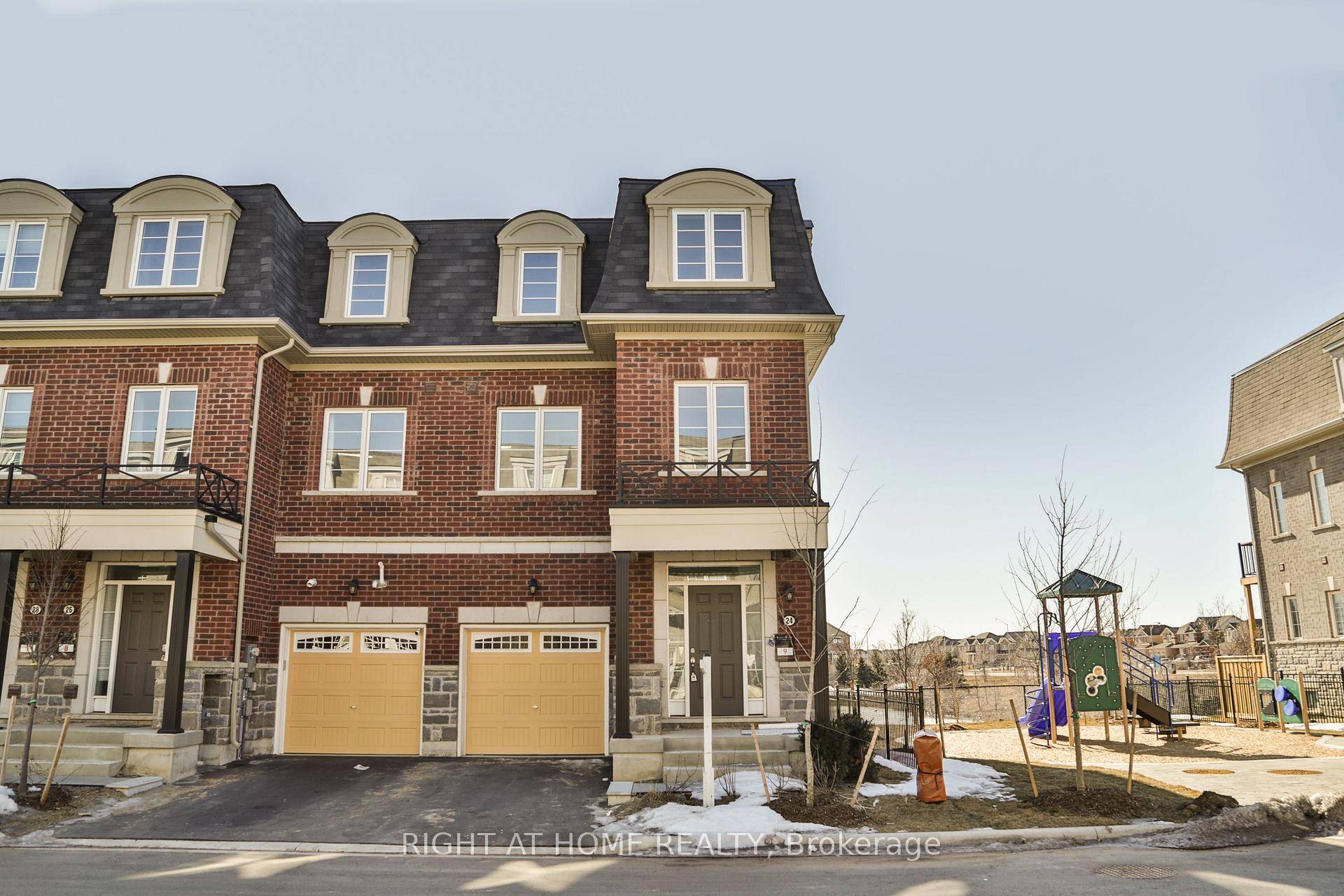 LARGE END UNIT TOWNHOUSE BACKING ON TO POND AND RAVINE.
