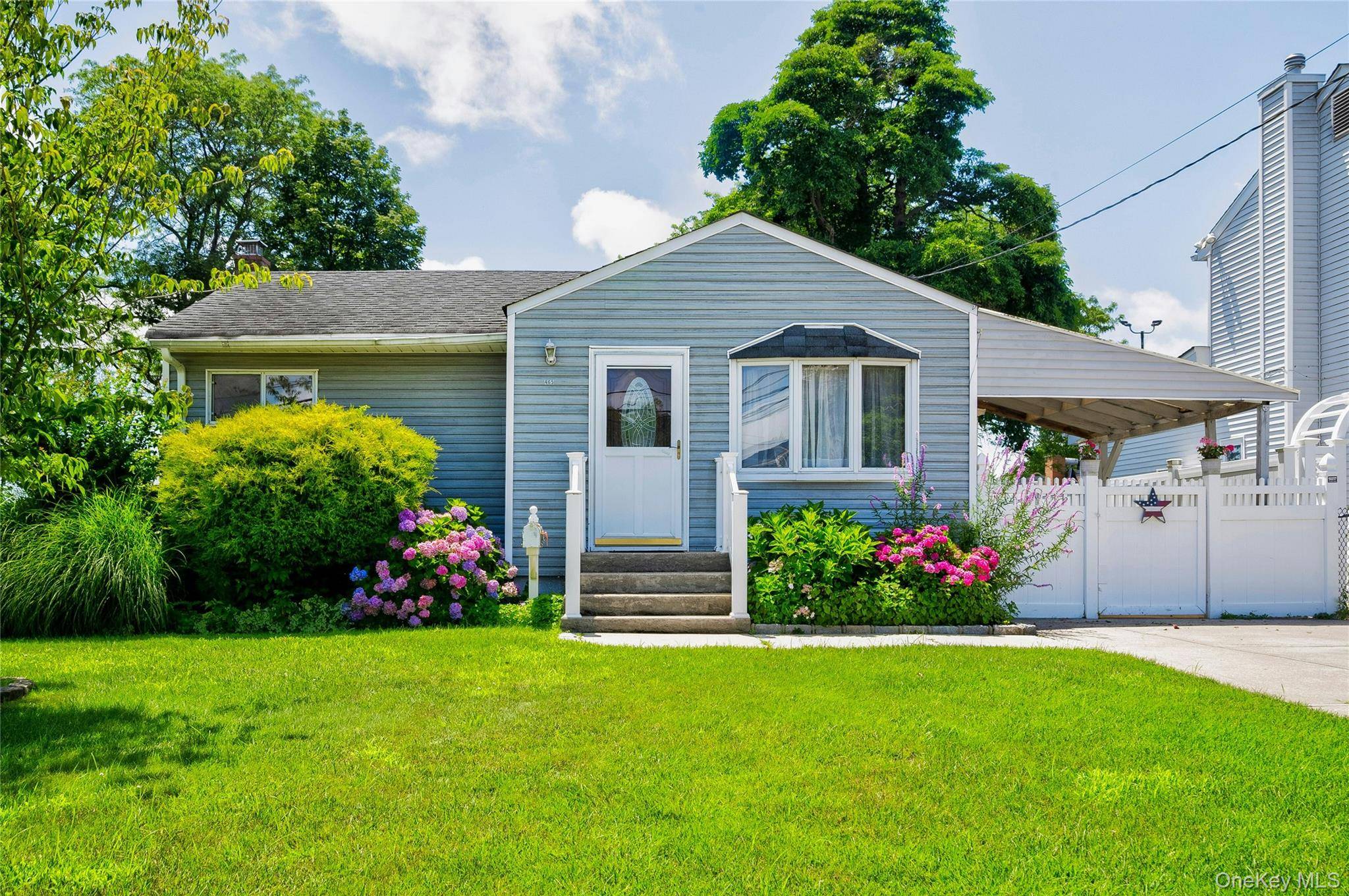 Welcome to 465 N. Monroe located in the heart of Lindenhurst.
