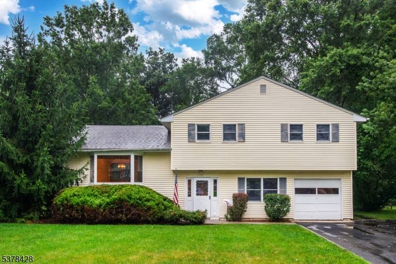 Nestled in a prime cul de sac location of Berkeley Heights, this 3 bedroom 2 1 2 bath split level home offers opportunity potential to customize.