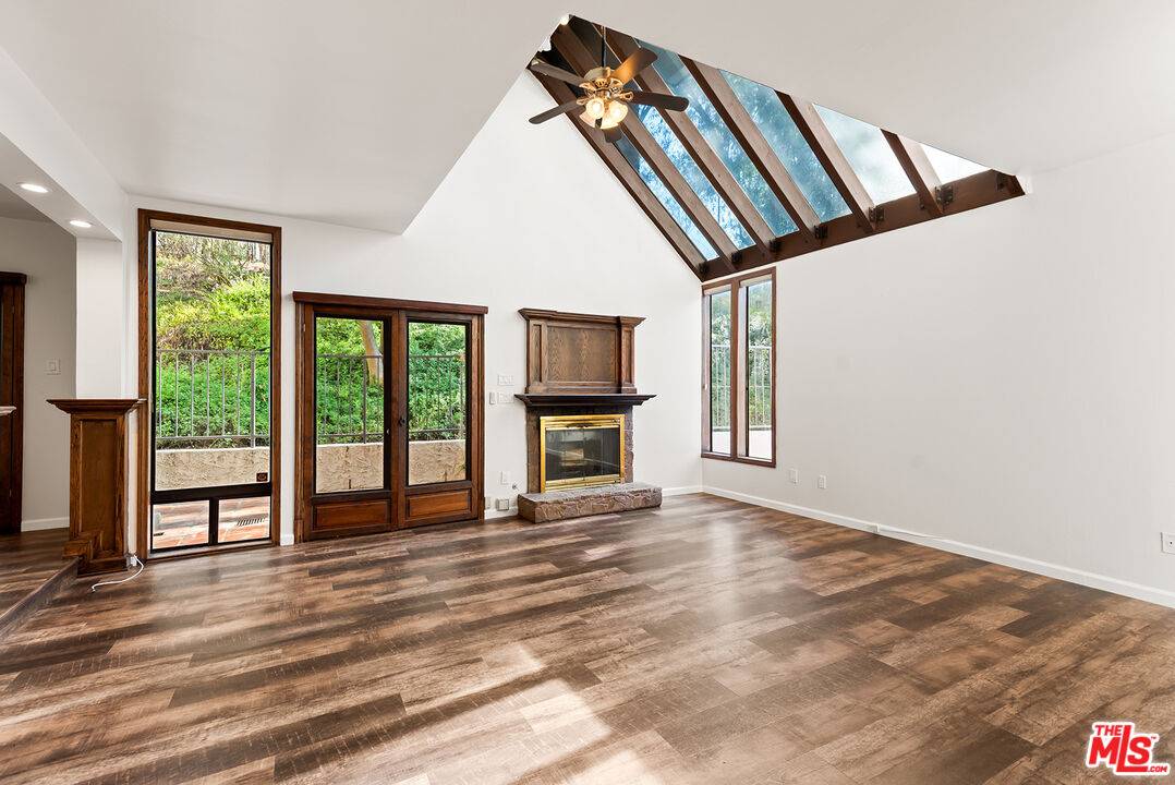 11601   Montana Ave 2BR Brentwood La