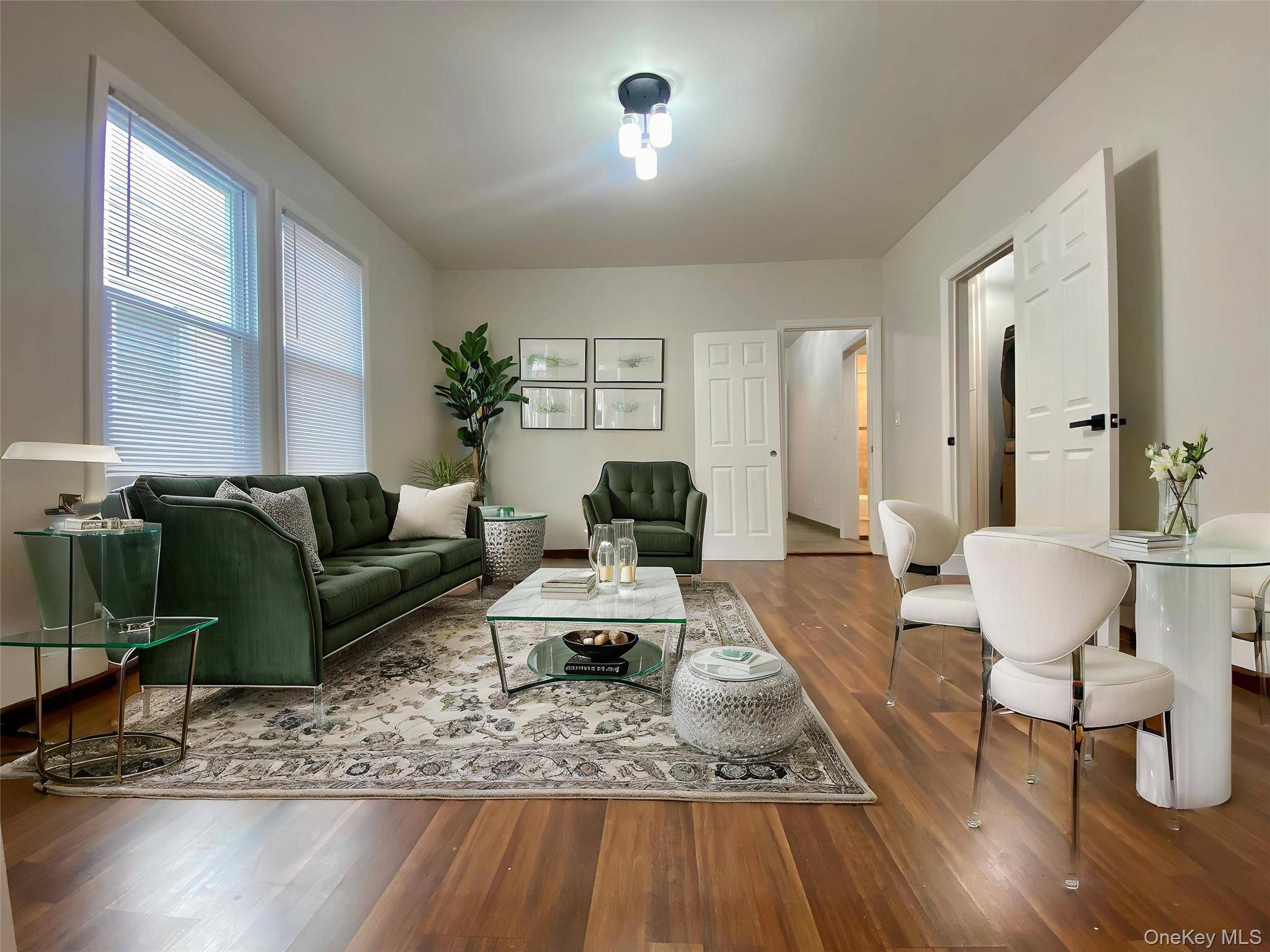 Renovated Luxury 3 Bedroom Apartment with Washer Dryer in Upper Glendale !