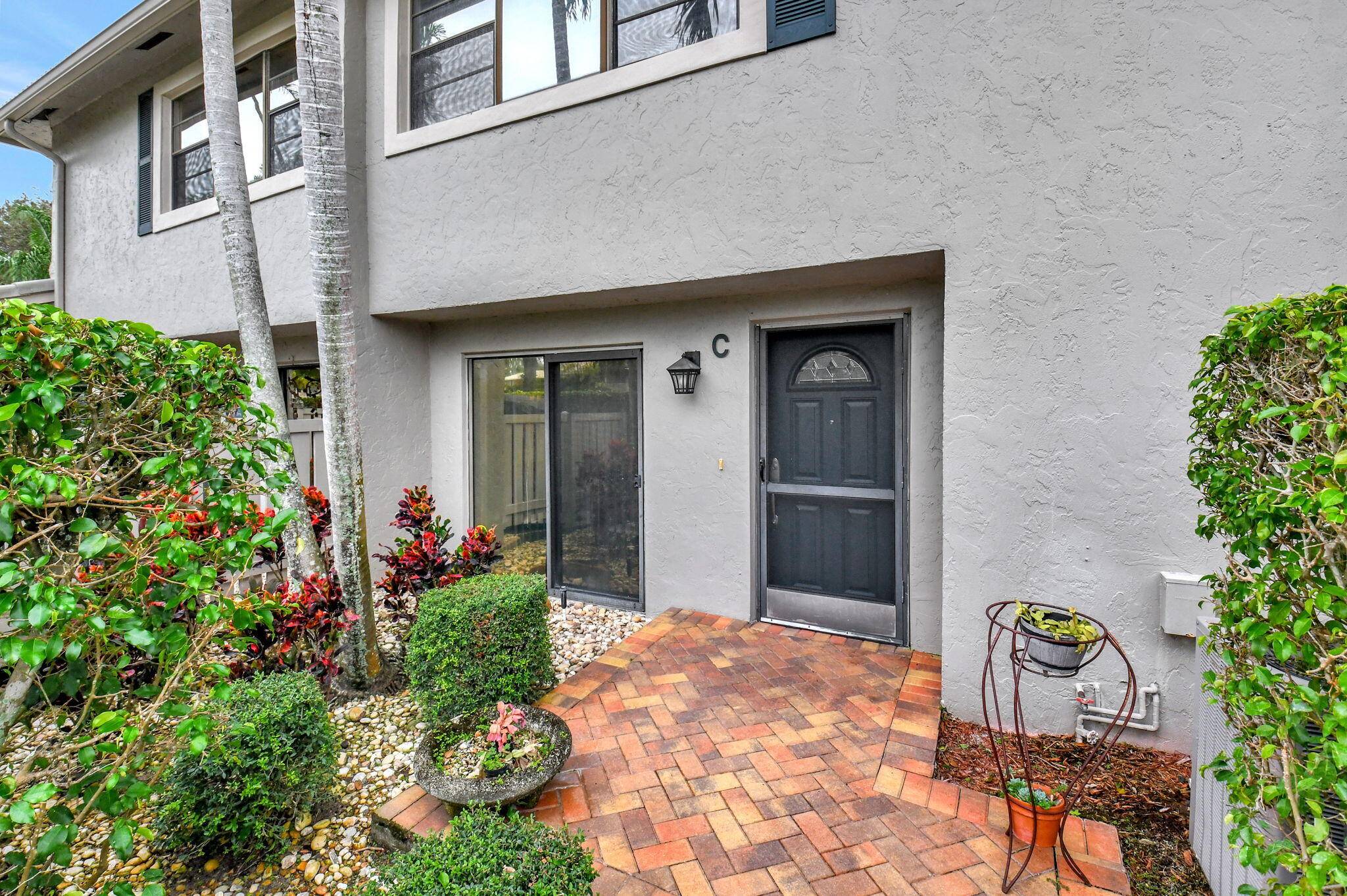 Welcome to this spacious and elegant 2 bedroom, 2.