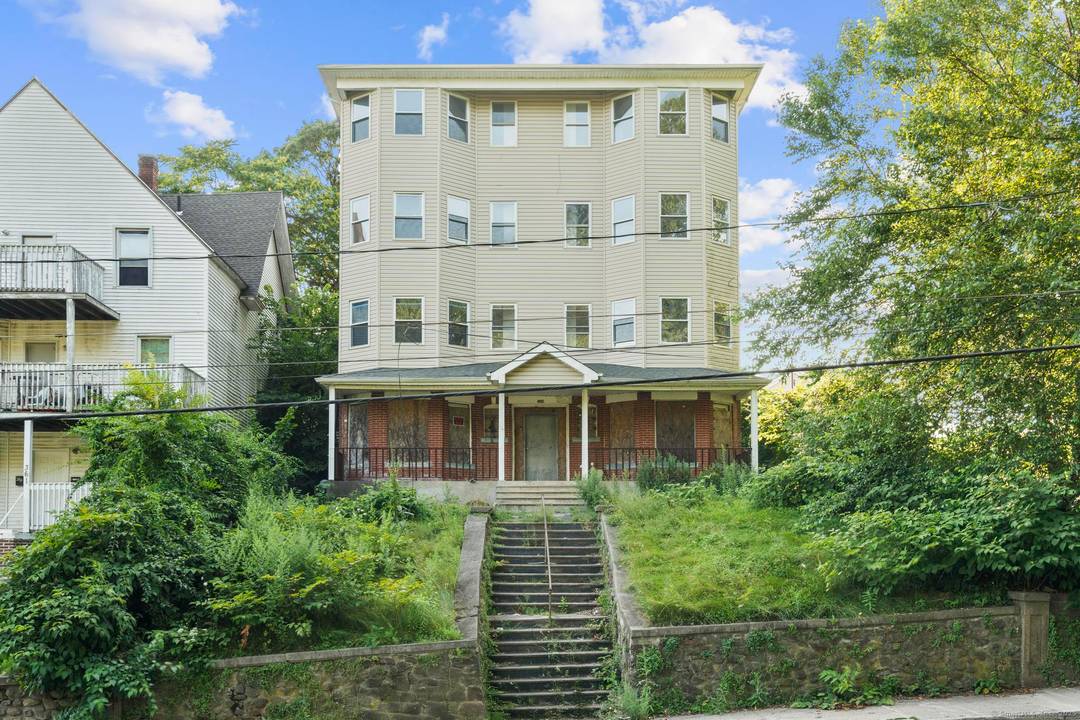 RENOVATION PROJECT AVAILABLE !