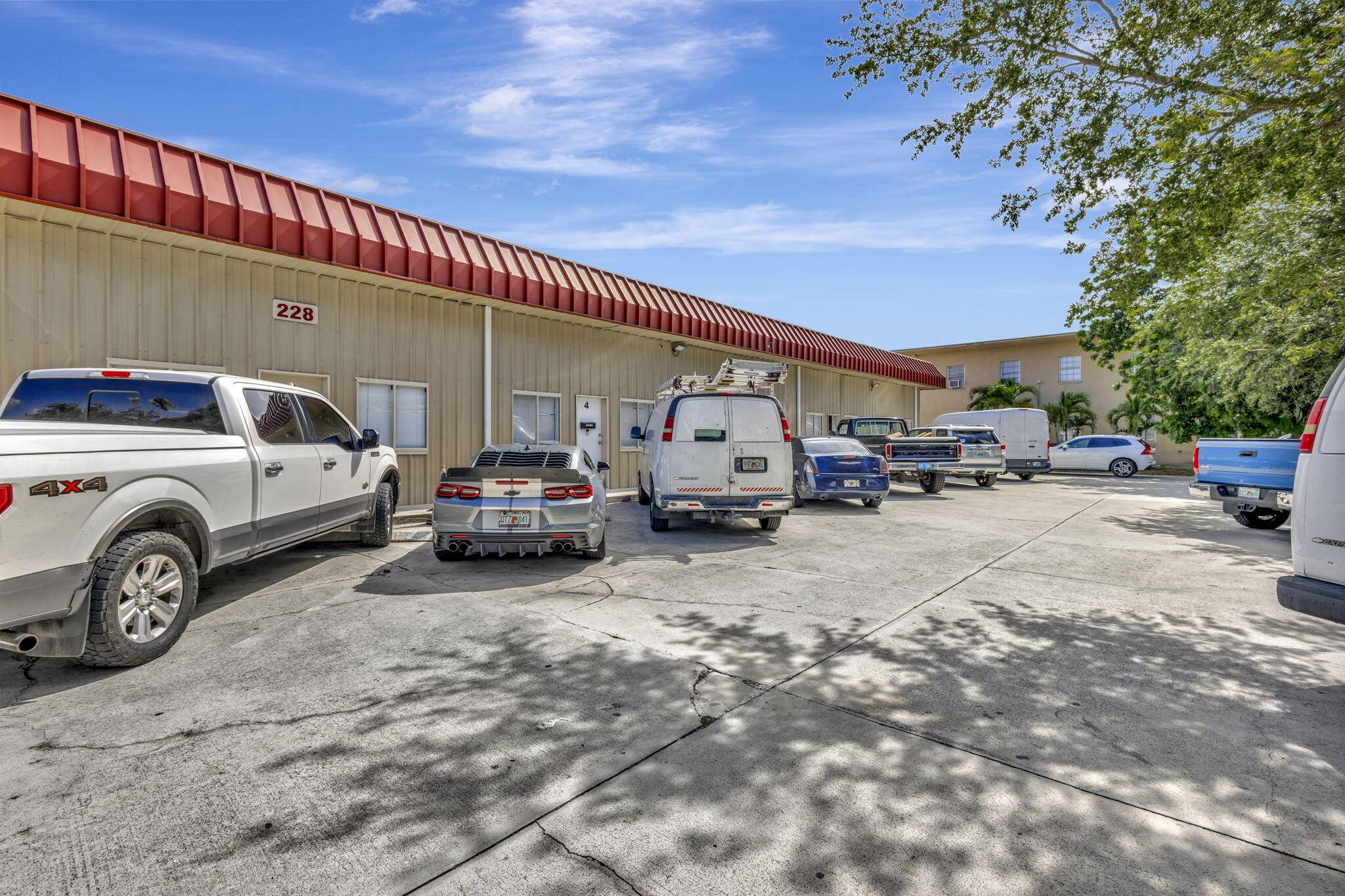 AMAZING OPPORTUNITY to own this 1190 SF, end cap warehouse in central Jupiter.