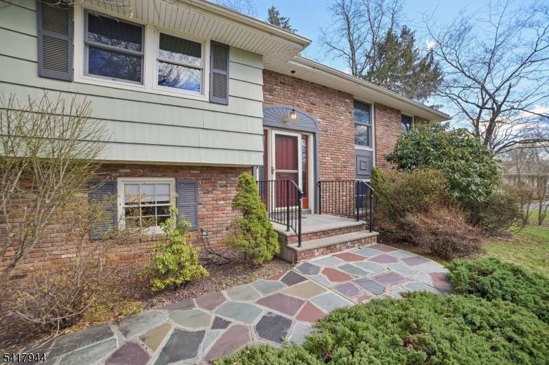 PLEASE SUBMIT ALL OFFERS BY WEDNESDAY 3 25 1PM Welcome to 67 Sun Valley Way, one of the best streets in Morris Plains.