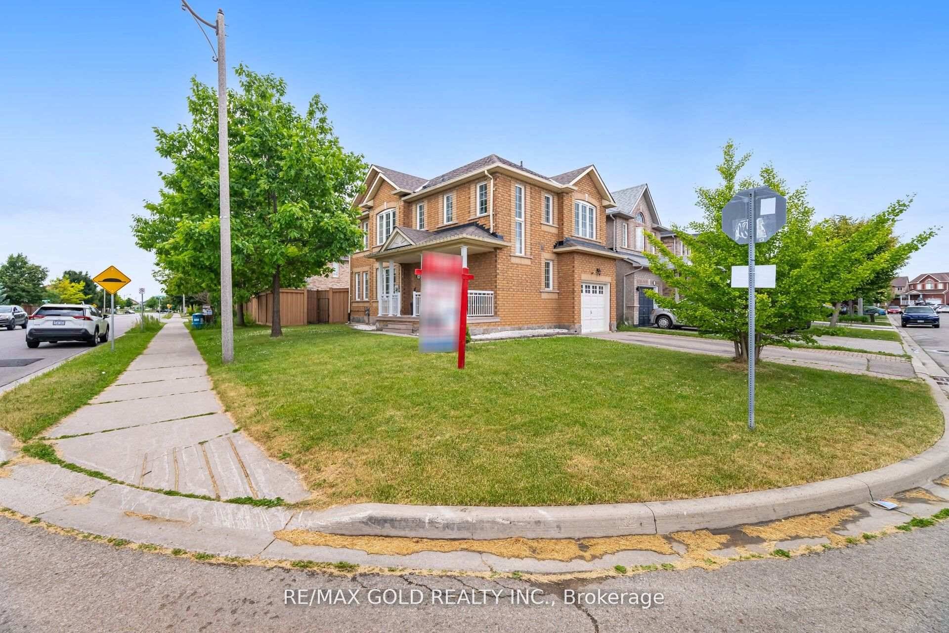 Come amp ; Check Out This Fully Detached House Built On A Premium Corner Lot With Full Of Natural Sunlight.