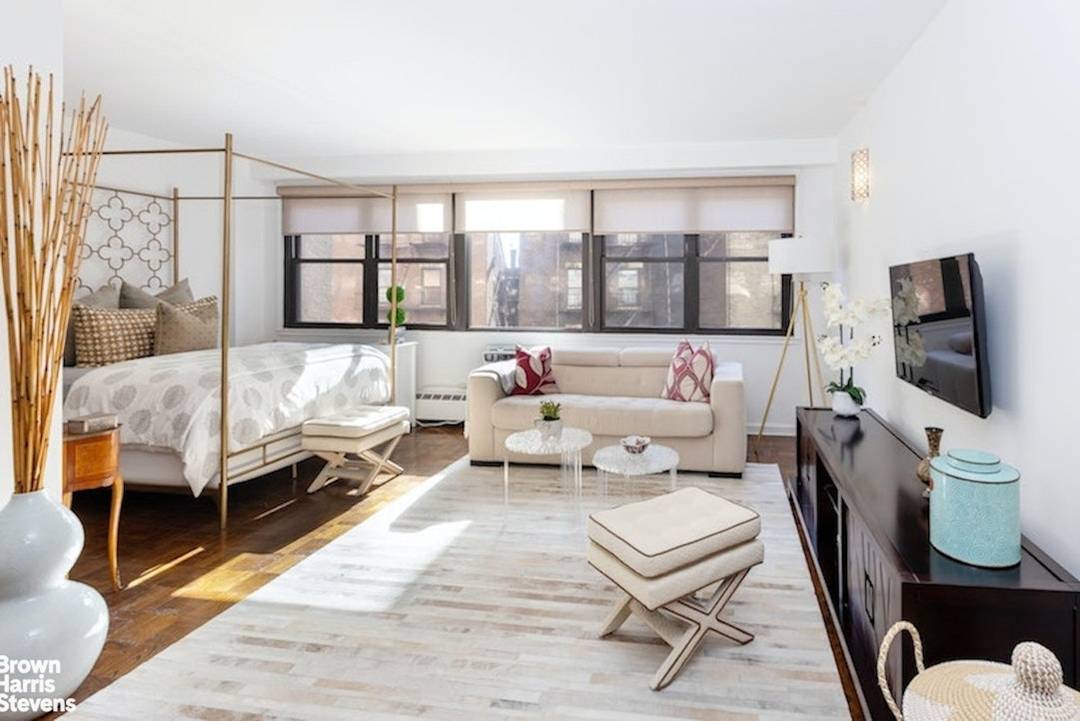 Residence 5H at 210 East 15th Street, is a charming and efficient home ideally situated in the heart of Gramercy.