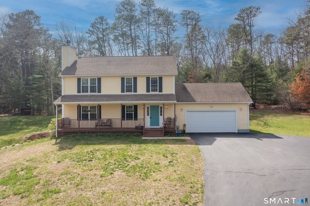 Set at the end of a quiet cul de sac in Sterling, this 3 bedroom, 2.