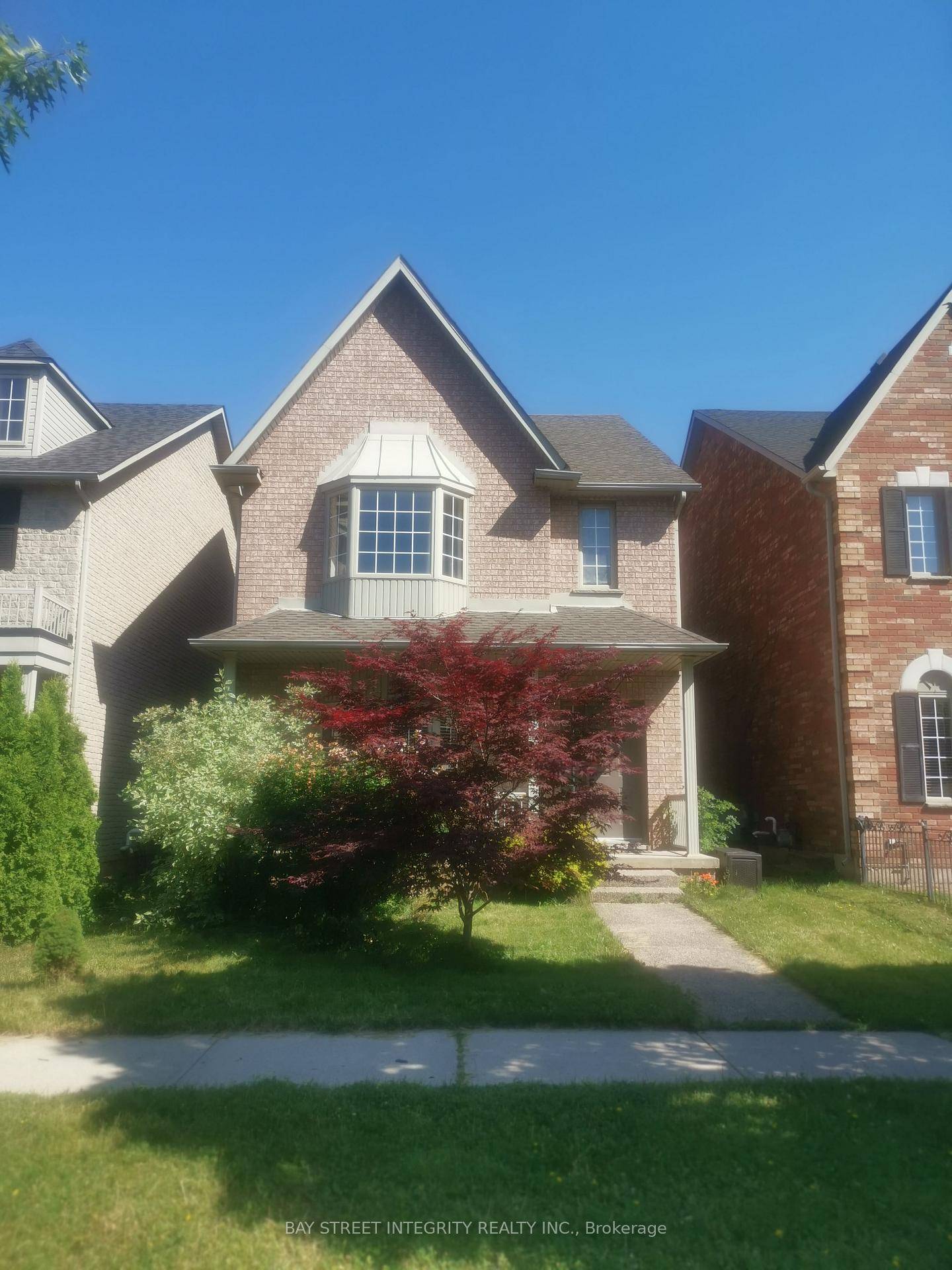Fully Furnished Well kept Home In Prestigious Glen Abbey !