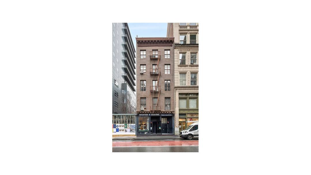 BACK ON MARKET ! WON'T LAST AT THIS GREAT PRICE !