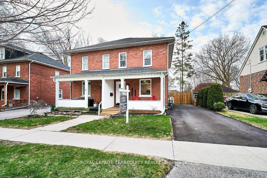 Welcome to this beautifully updated semi detached home in highly sought after Olde Bowmanville perfect for first time buyers or those downsizing !