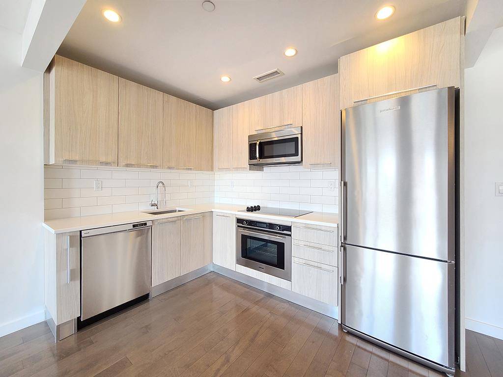 Enjoy this wonderful and modern 1 bedroom 1 bathroom apartment in prime Astoria.