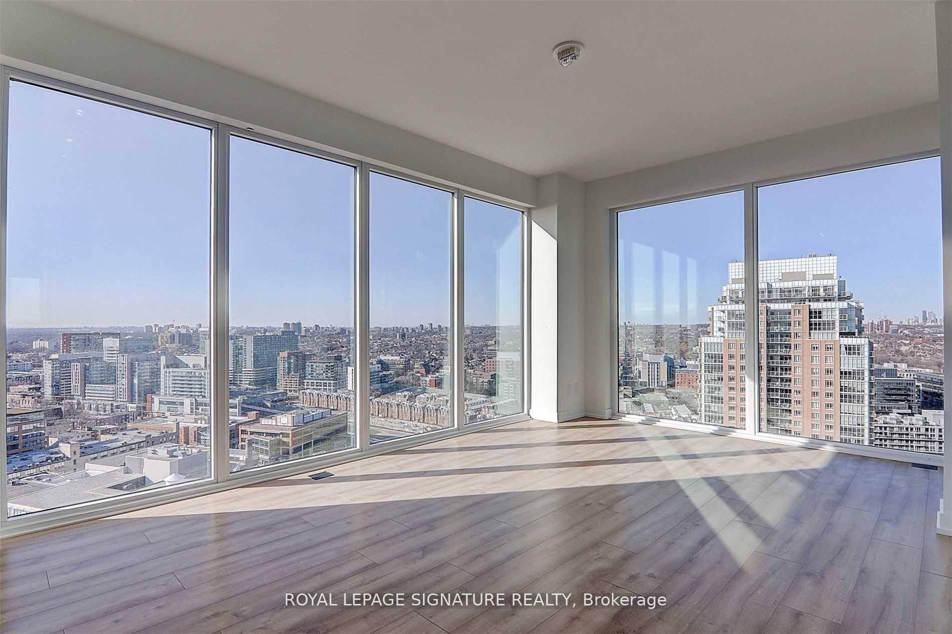 Bienvenido to 2 bedrooms 2 full bathrooms plus a study office area with parking and locker included.