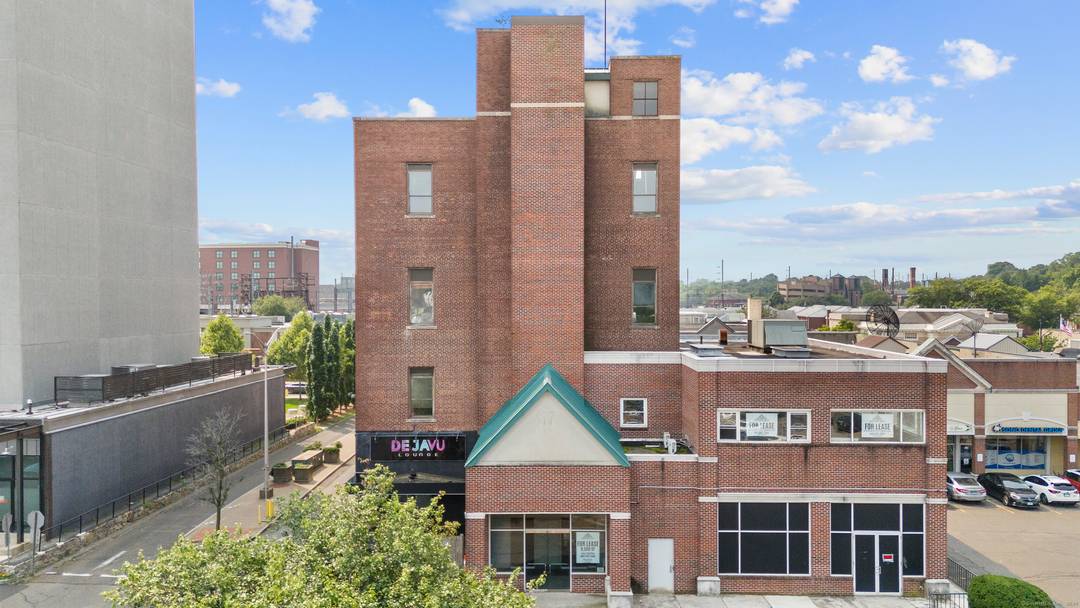 17 Washington Street in Norwalk, Connecticut, is a significant commercial property located in the vibrant South Norwalk SoNo area.